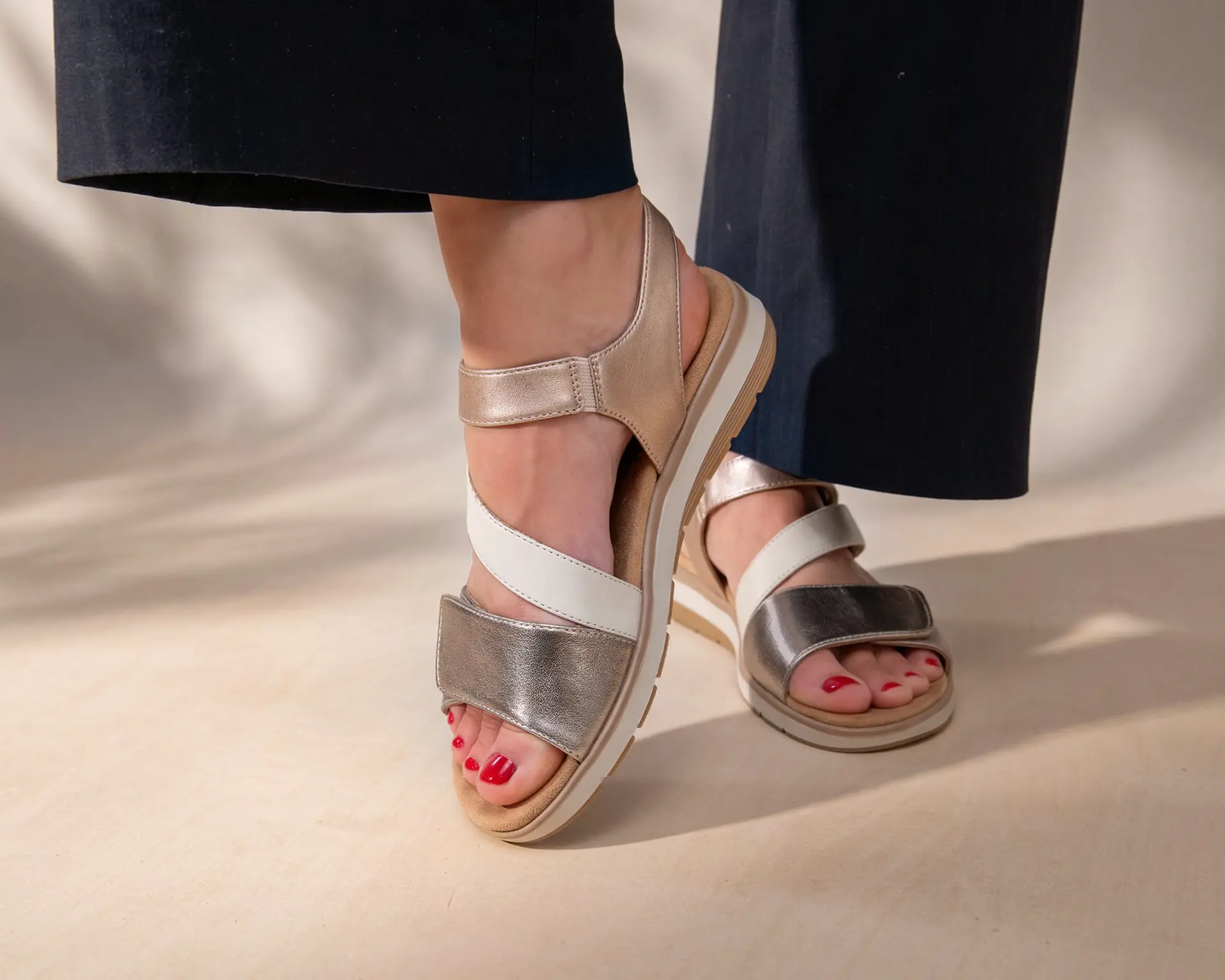 Relife Damen Sandale Metallic in Rosegold und Silber mit Klettverschluss