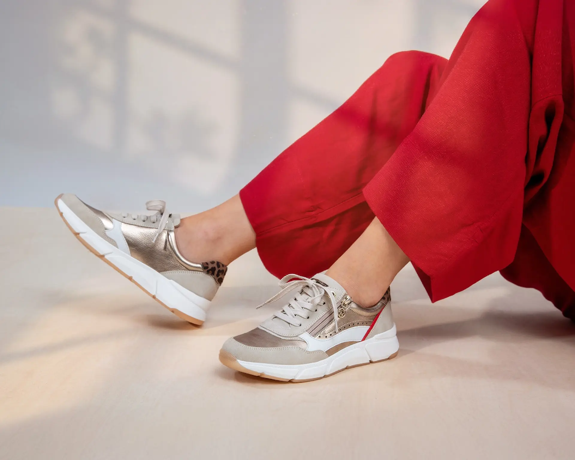 Relife Damen Sneaker in Gold-Beige mit Leopardmuster-Fersendetail